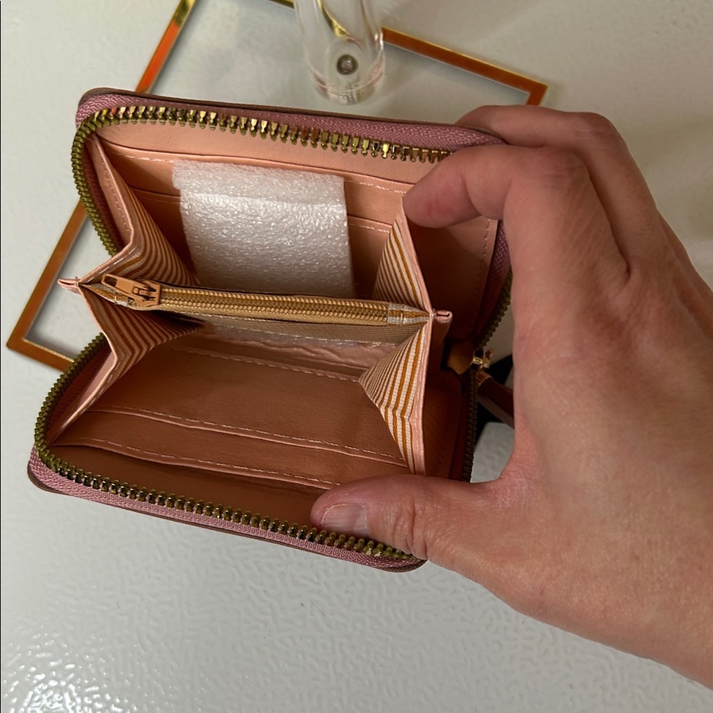 Pink Heart Pattern Wallet - Picture 3 of 3
